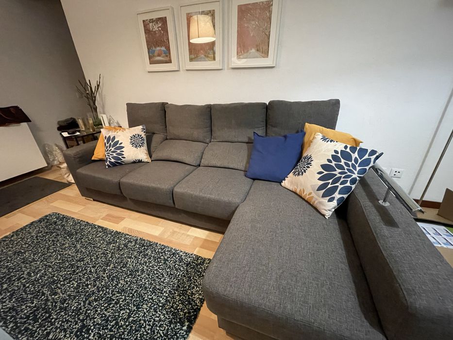 Sofá com chaise long cinza