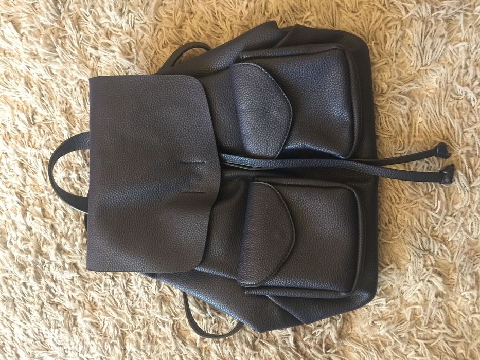 Mochila azul escuro da Parfois