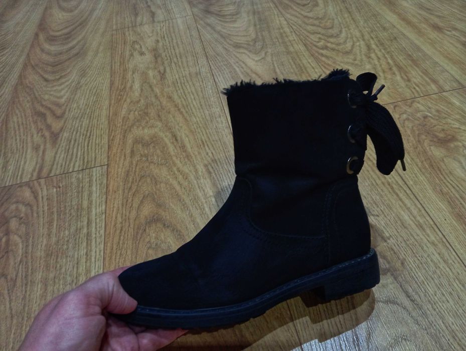 Czarne ocieplane buty zimowe Deichmann 37