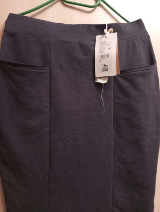 Piękna spódniczka nowa z dzianiny