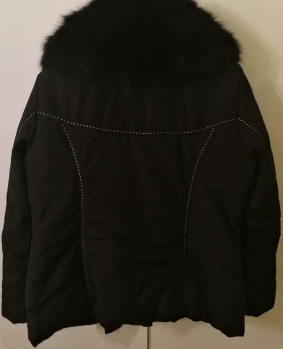 Czarna kurtka zimowa z lisem 46