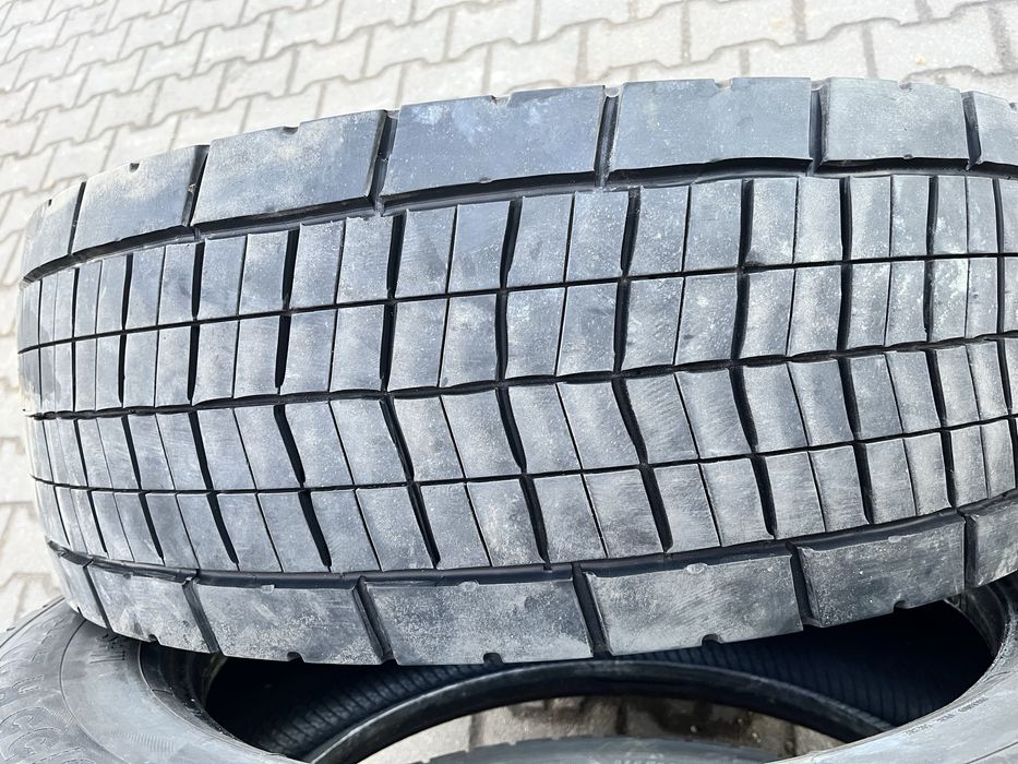 Komplet opon 295/55R22.5 Continental HD3