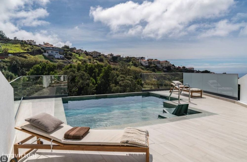 House with barbecue, terrace, and swimming pool