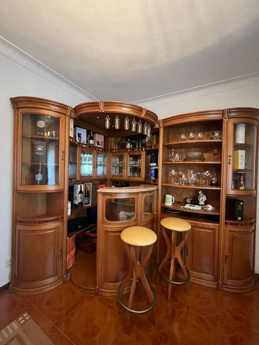 Bar em Madeira como novo