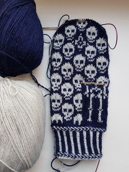 Варежки с черепами, hand made, пряжа Lana Cashemere wool, новые