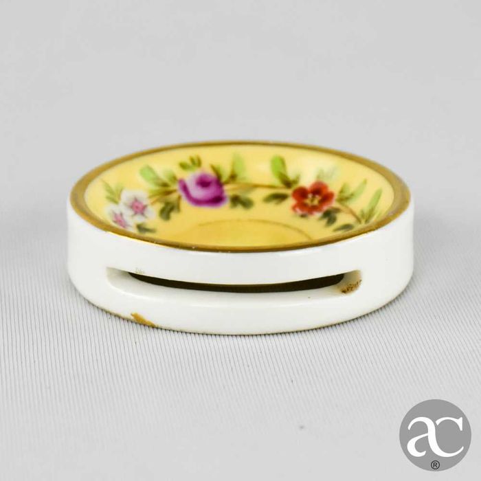Cinzeiro de cadeira em porcelana Vista Alegre