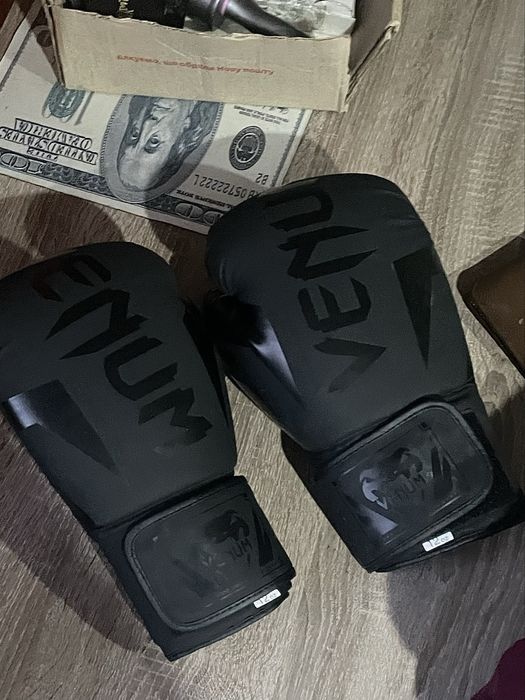 Боксерські рукавиці Venum