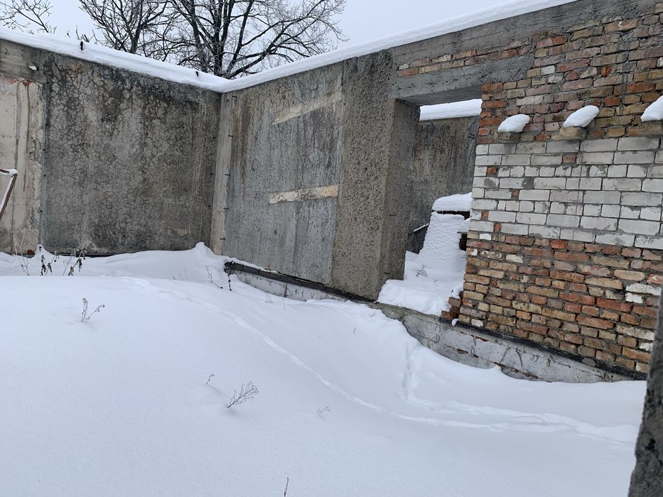 Продам земельну ділянку з недобудованим будинком