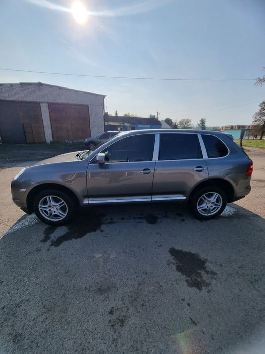 Porsche cayenne  .