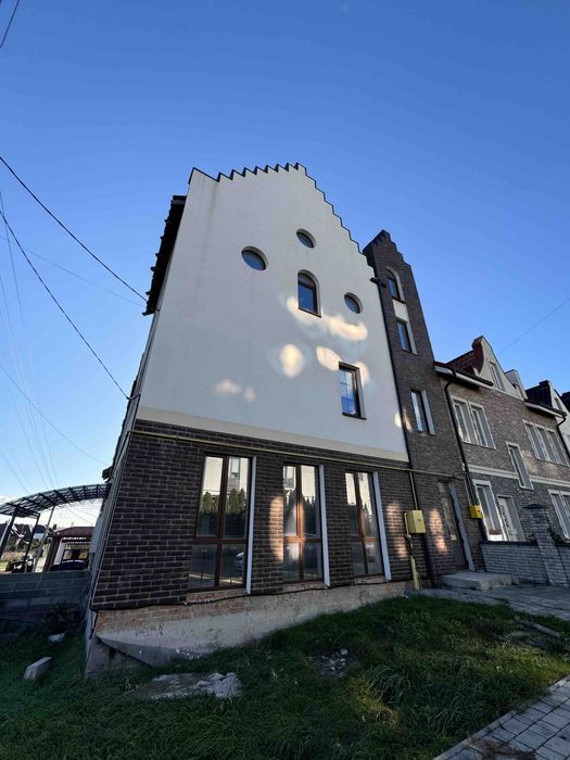 Продам дворівневу квартиру ,новий масив району Новий Двір