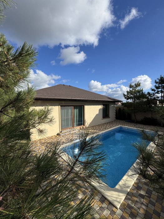 Срочно! Продам одноэтажный дом с бассейном, современный новый ремонт