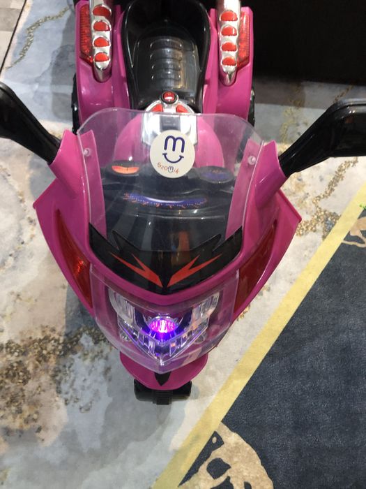 Skuterek elektryczny SZOMIK różowy