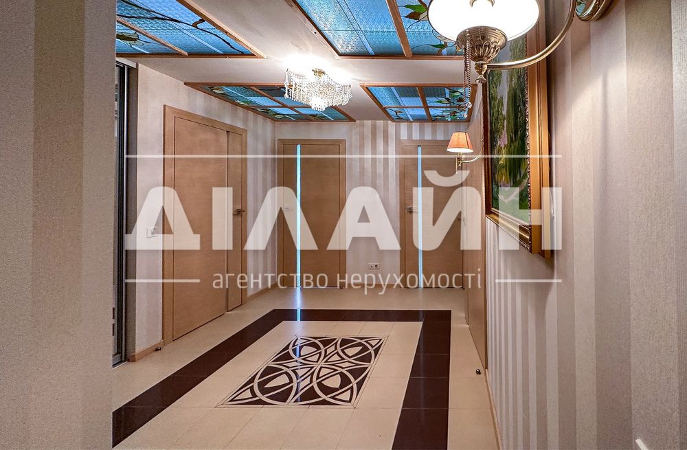 Авторський проект 4 кімн у класичному стилі по вул. Приходський.