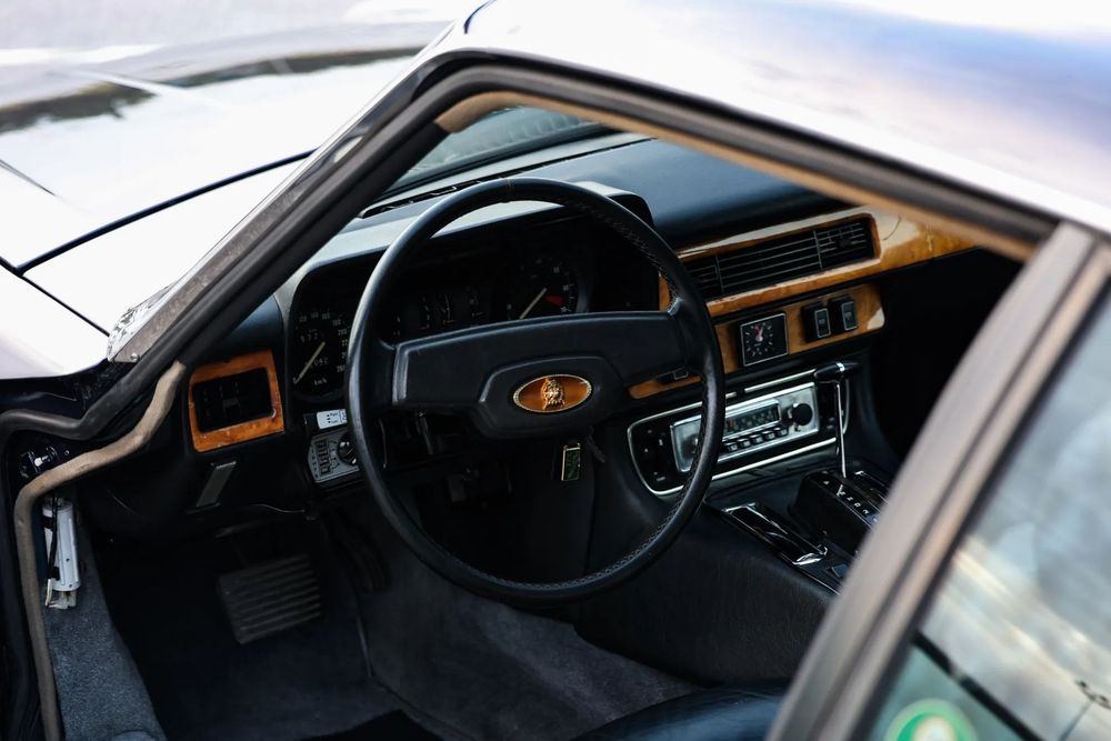 Jaguar XJS498476236208885765