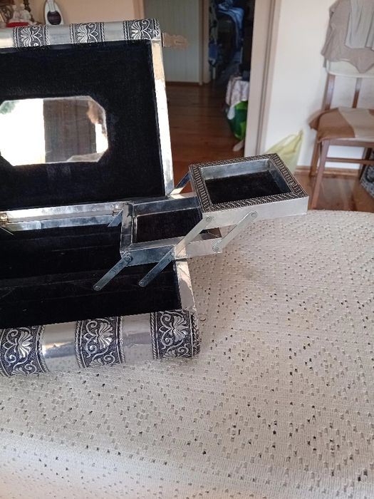 Szkatułkę sprzedam cena ost.