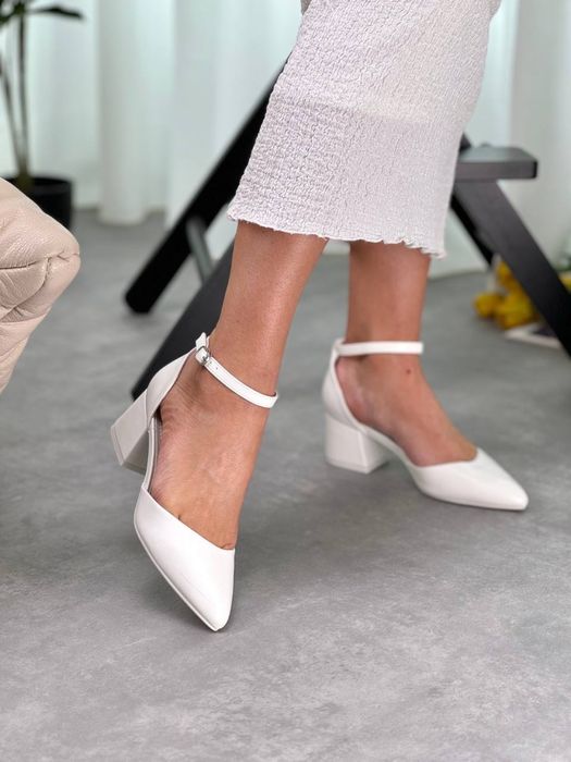 Відкриті туфлі з ремінцем