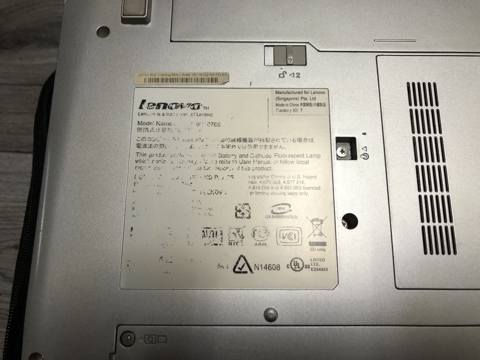 Laptop Lenovo 17cali, Intel Celeron + Win XP