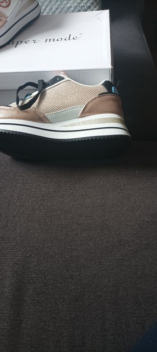 Sneakersy damskie beżowe błyszczące