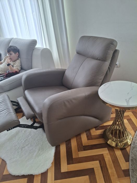 Sprzedam fotel ze skóry.