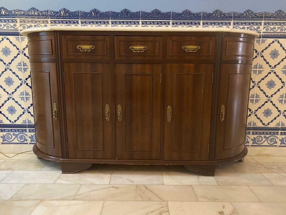 Aparador Clássico — Elegância e Funcionalidade para a Sua Casa