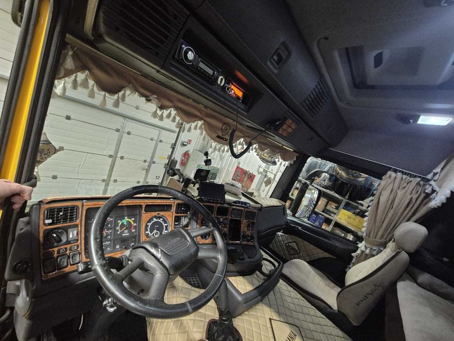 Samochód ciężarowy Scania R 124