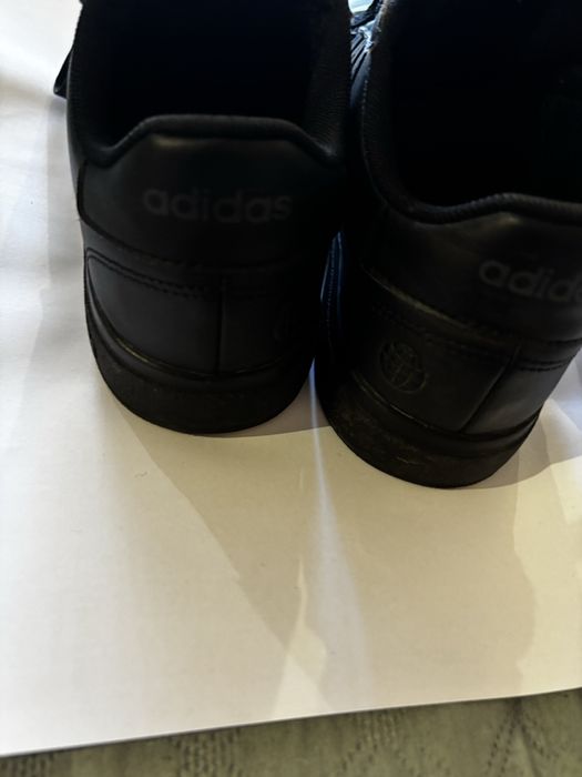 Продам кросівки adidas