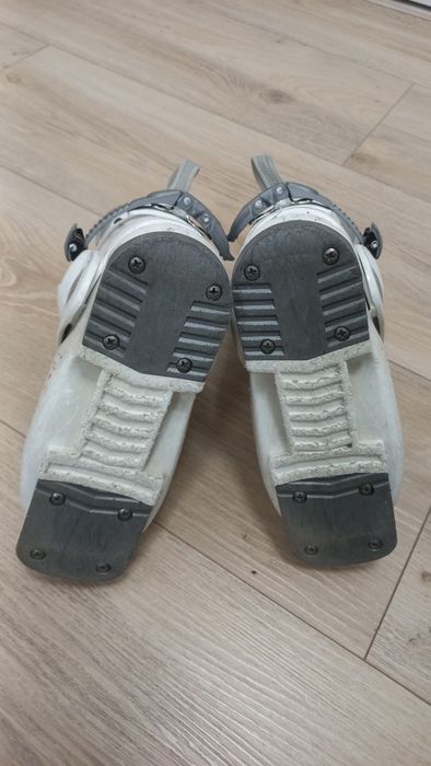 Buty narciarskie dziecięce 212mm (rozm. buta około 24)