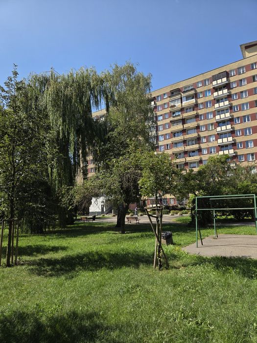 Doskonale skomunikowane 2 pokoje z balkonem do remontu | Blisko metra | Bez prowizji