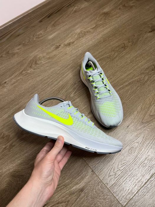 Продам БОМБЕЗНІ чоловічі бігові кросівки Nike Air Zoom Pegasus 37