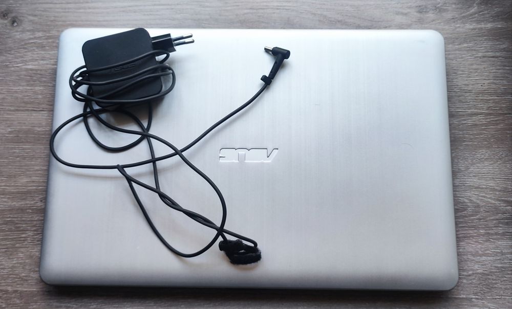 Ноутбук ASUS R540L