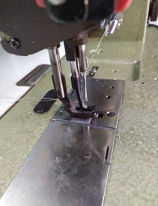 Máquina triplo arràsto ( estófos, malas, cintos etc )