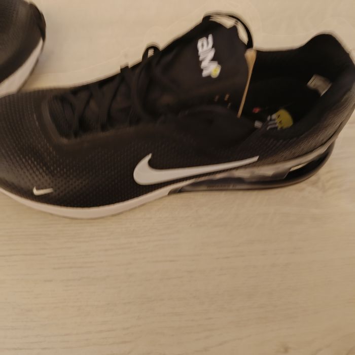 Tênis de marca novos Nr 41 ...só grandes e já não posso trocar deitei