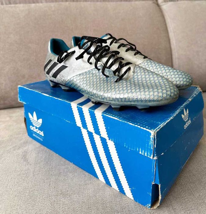 Кросівки для футболу adidas