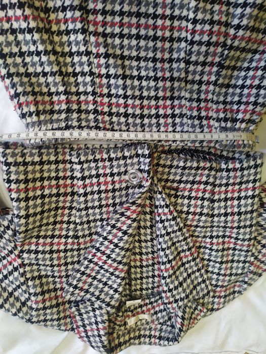 Костюмчик зі спідницею. Дуже гарний.Піджачок укорочений.  Стан нового.