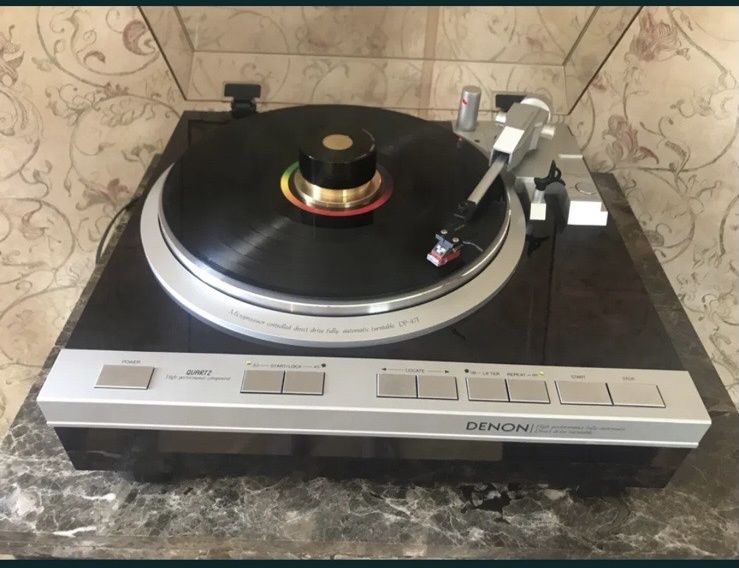 Gira Discos Denon DP47F