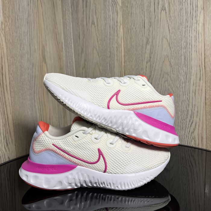 Продам оригінальні жіночі спортивні кросівки Nike Renew Run (39р-25см)