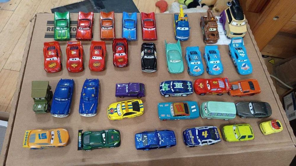 Розпродаж машинок колекції  Тачки Disney Pixar Cars