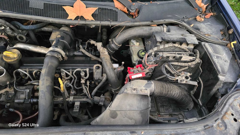 Renault megane batido com motor a funcionar