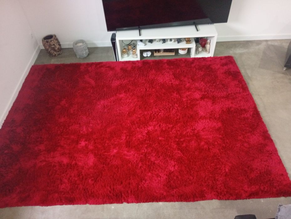 Tapete de pelo longo vermelho