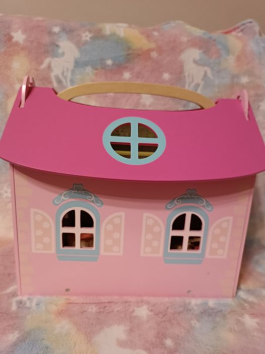 Duży zestaw drewniany dla dziewczynki: domek, mebelki, ludziki