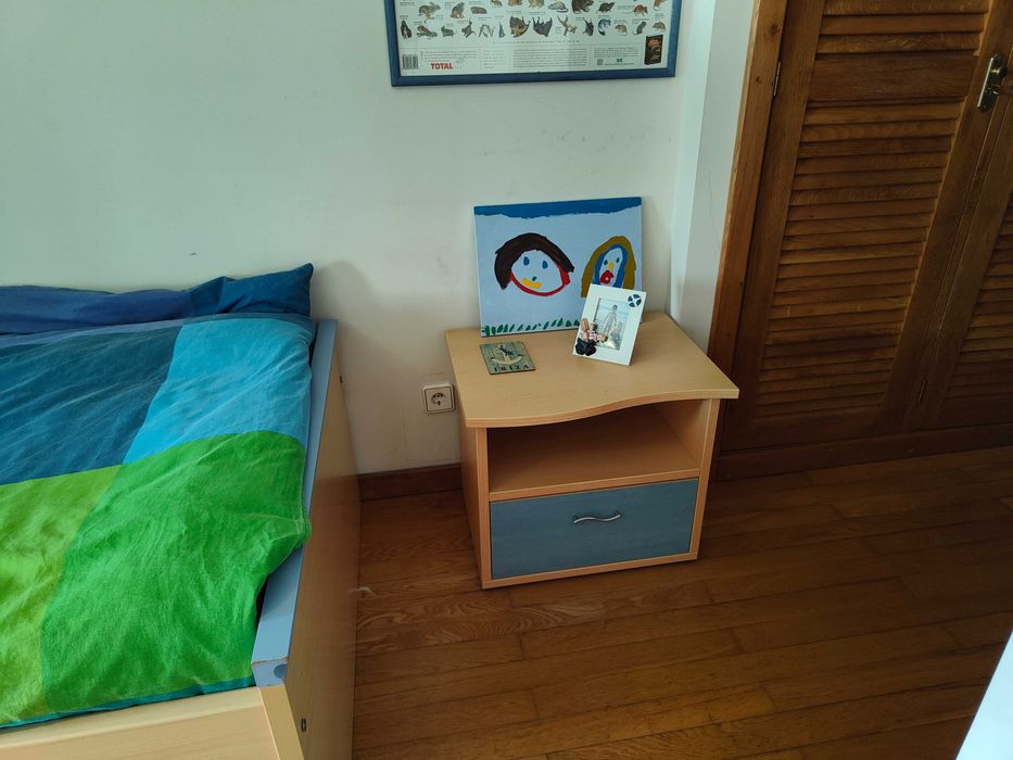 Mobília completa para quarto, com cama, beliche, cómoda e secretária