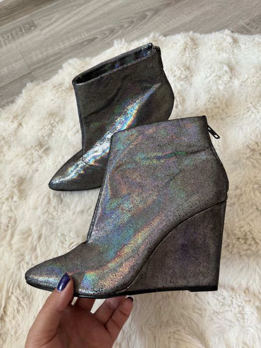 Nowe botki H&M na koturnie z efektem holo 38 unikatowe