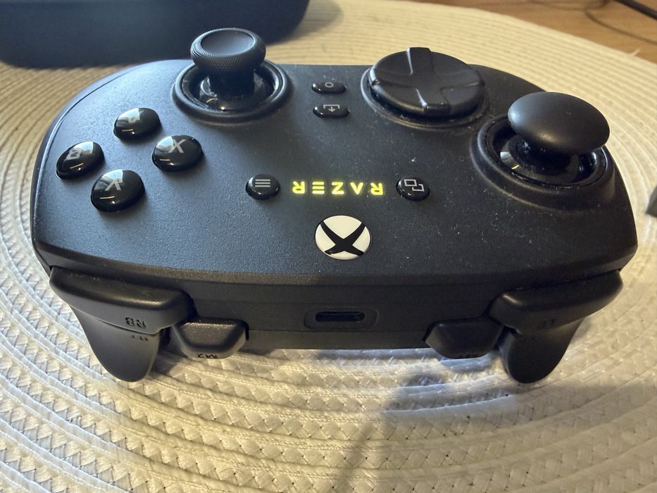 Razer Wolverine v3 pro super stan
