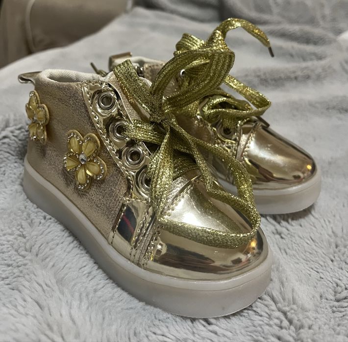 Дитячі черевички для дівчинки