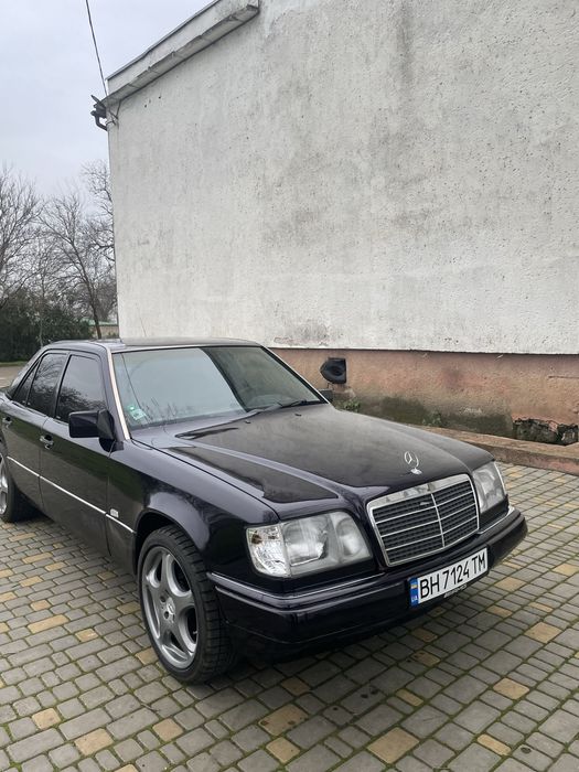 Продається мерседес 124 в ідеальному стані, мотор працює відмінно, коробка і ходова теж у відмінному стані, стоять г18 різноширокі диски. Можливий обмін без доплат або з вашою, в машині працюють всі, є кондиціонер, склопідйомники з питаннями пишіть або
телефонуйте.