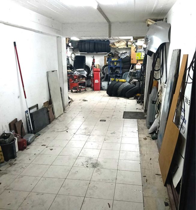 Garagem à Venda em Arruda dos Vinhos – 45,5 m² com WC e Contadores Independentes