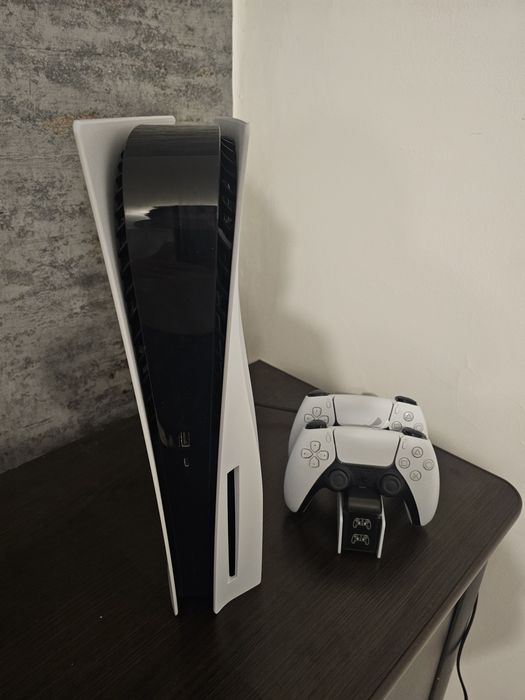 Playstation 5 fat z napedem dysk 1tb z ladowarka i 2 pady