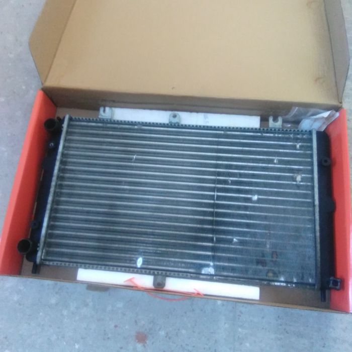 Радиатор охлаждения ВАЗ 2110-2112  2170 Приора б\у