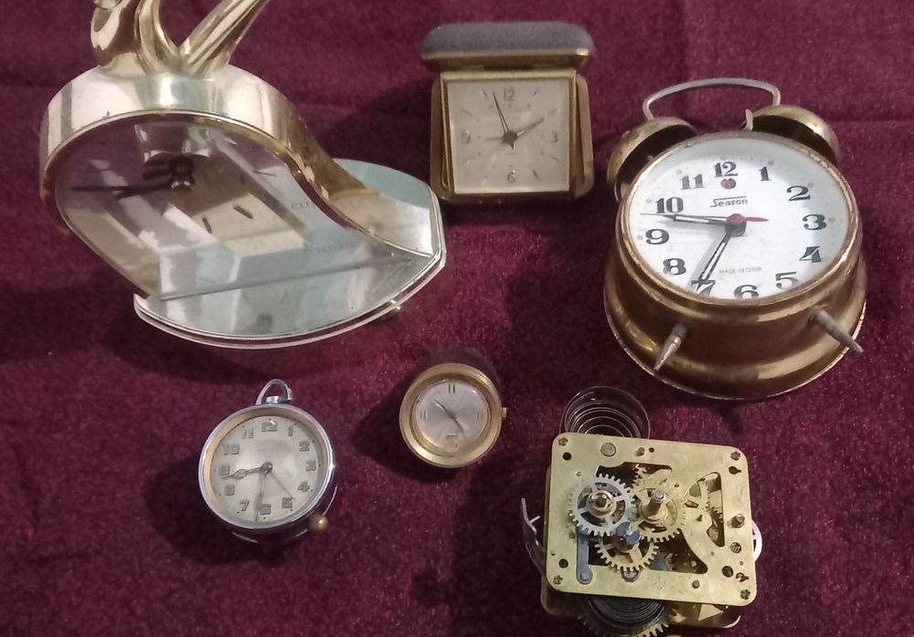 Vendo conjunto relogios, rare, selling rare clocks