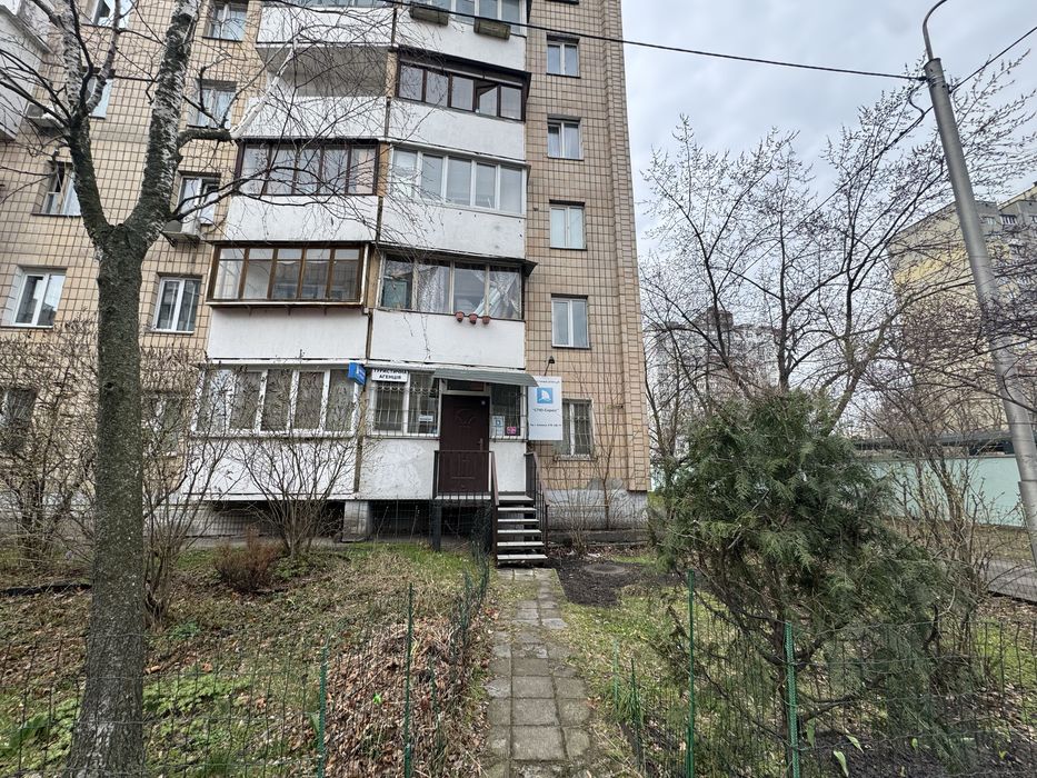Без комісії продаж приміщення 35.3 м2 Бажана 9в метро Харківська